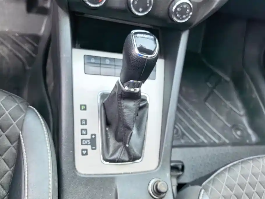 Škoda Octavia 2019 1.5L Automatic Luxury Edition фото 16