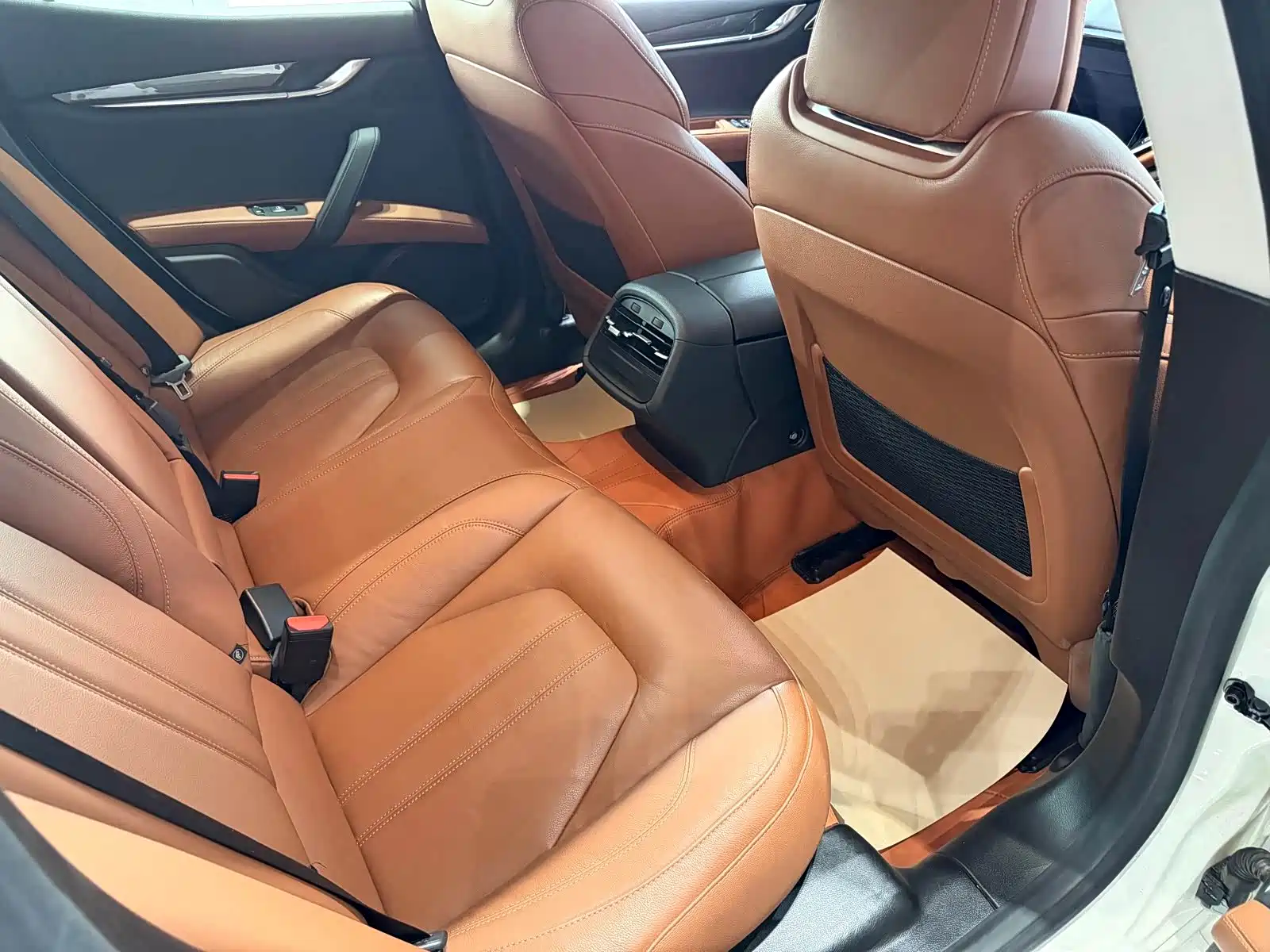Photo 14 - Maserati Ghibli