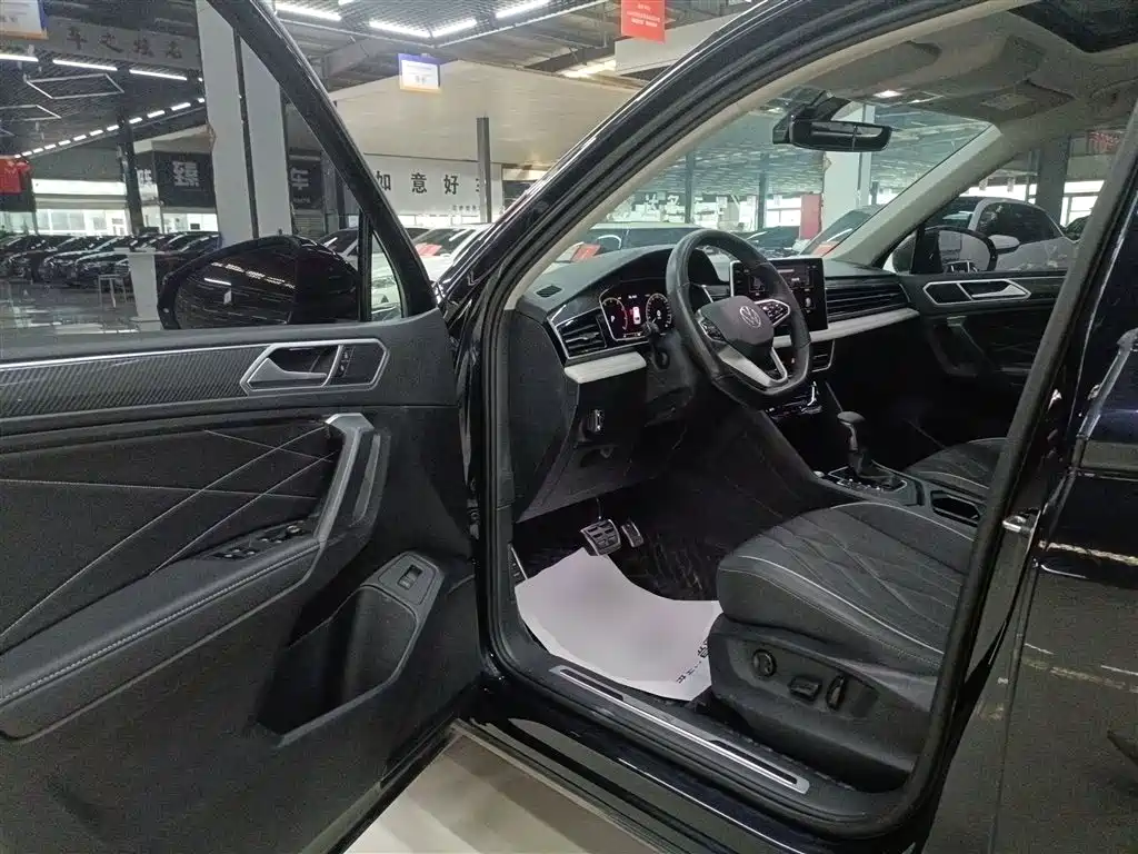 Volkswagen Tiguan L 2022 330TSI Auto 2WD R-Line Premium Edition фото 16
