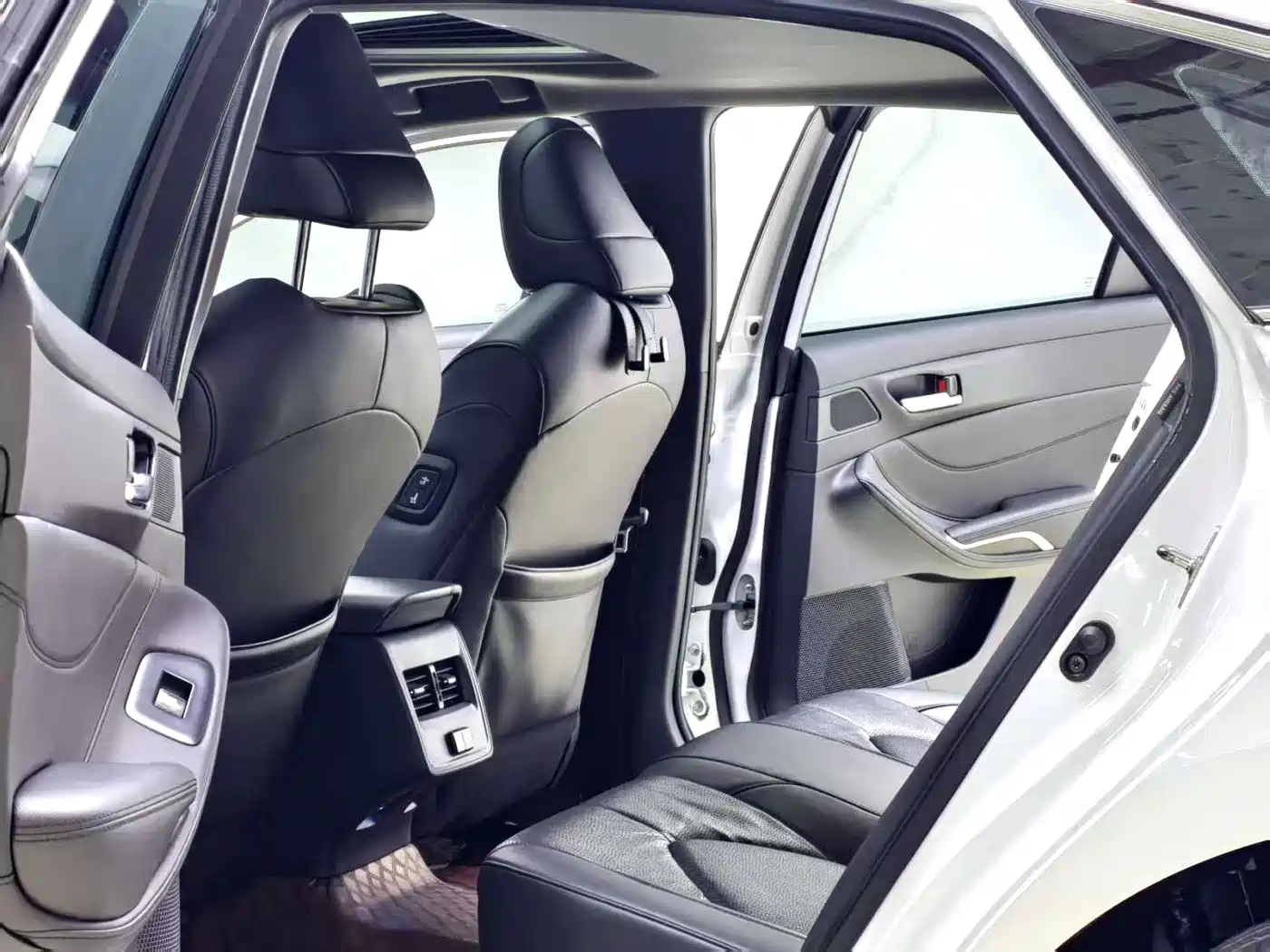 Toyota Avalon 2021 2.5L Luxury Edition фото 8