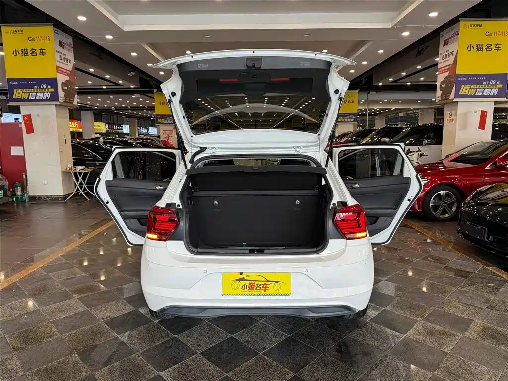 VOLKSWAGEN POLO