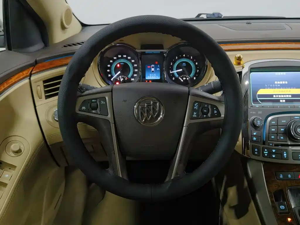 Фото 11 - Buick LaCrosse