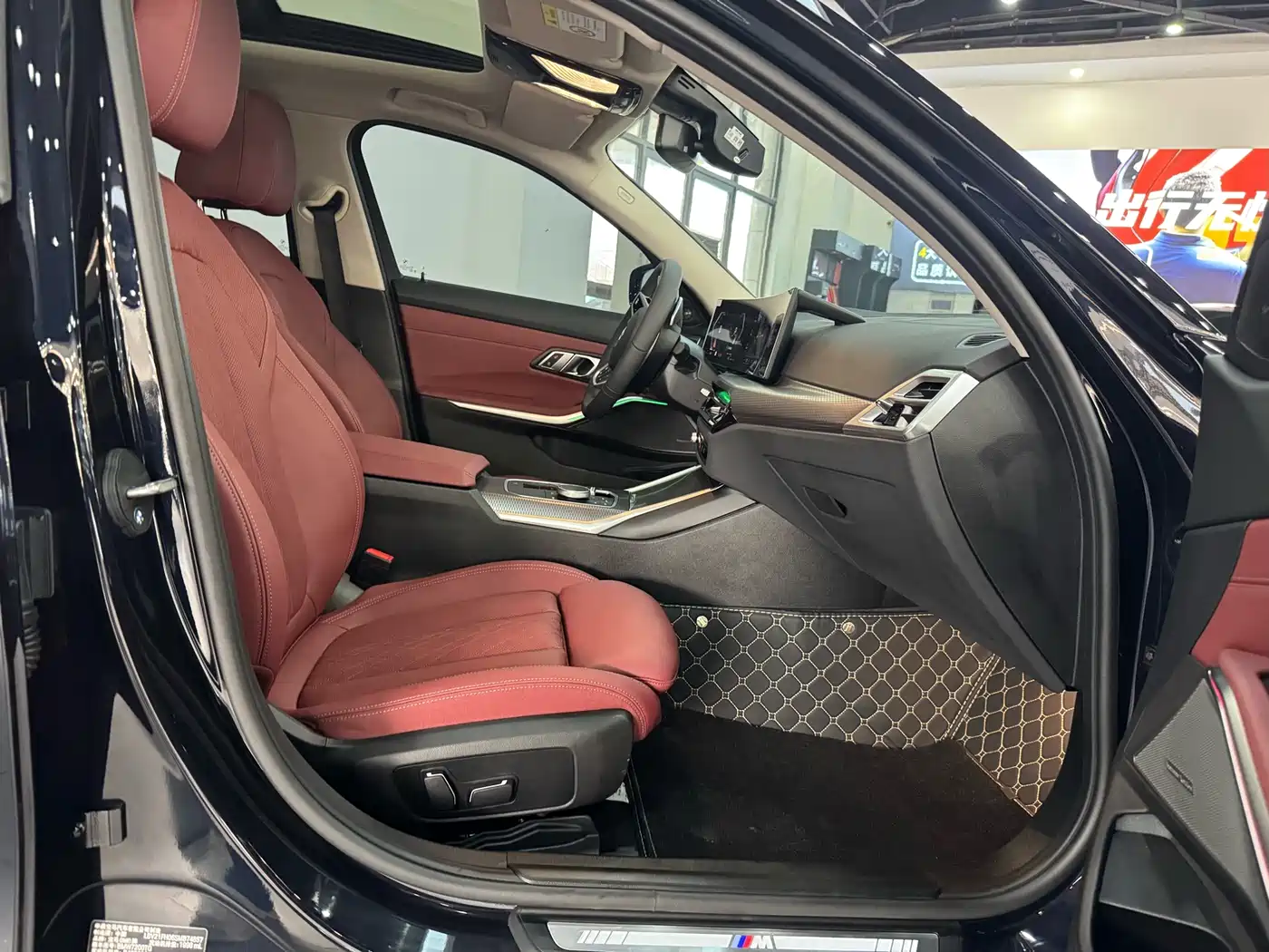 BMW 3 Series 2025 330Li M Sport Night Edition фото 10