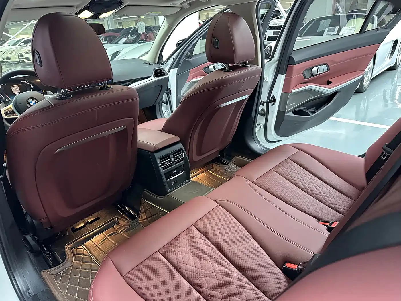BMW 3 Series 2023 325Li M Sport Black Night Package фото 11