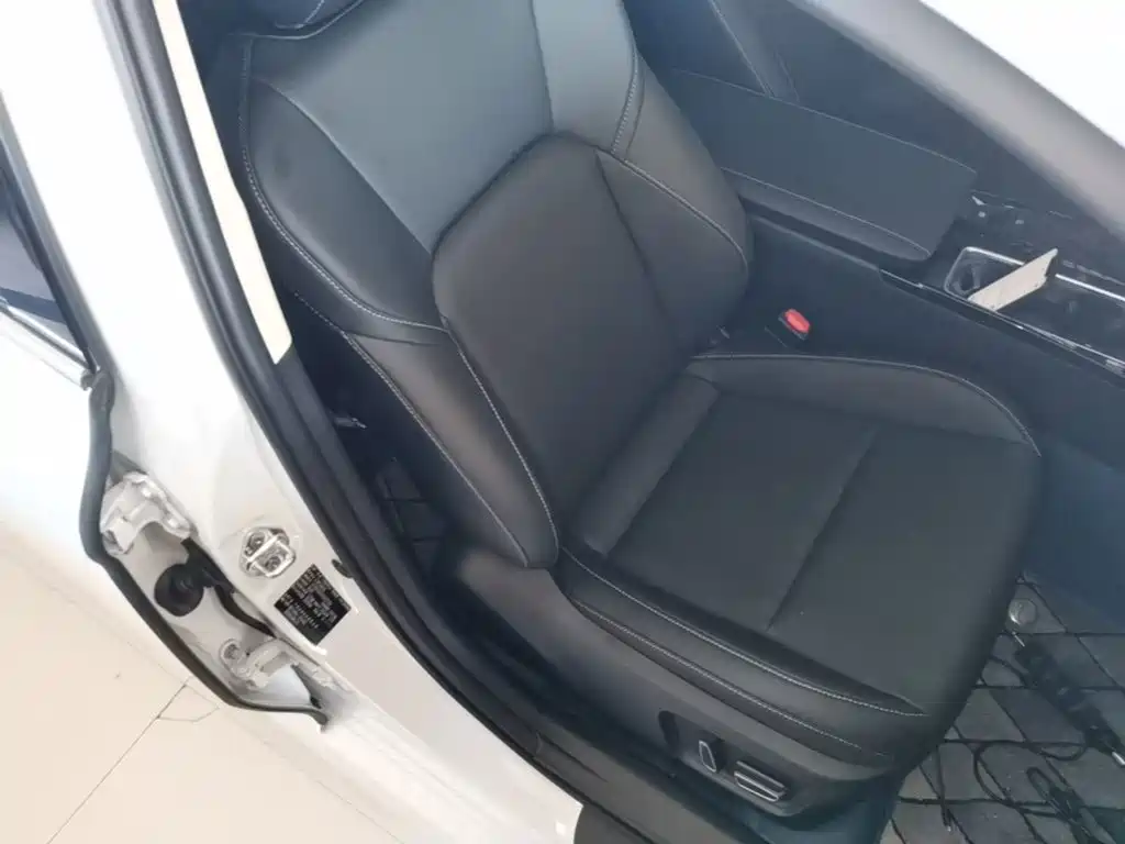 Photo 25 - Toyota Camry