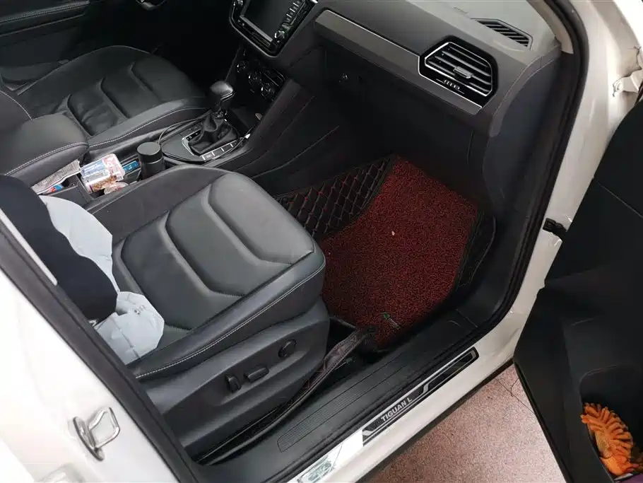 Volkswagen Tiguan L 2017 330TSI Automatic 2WD Comfort Edition фото 8