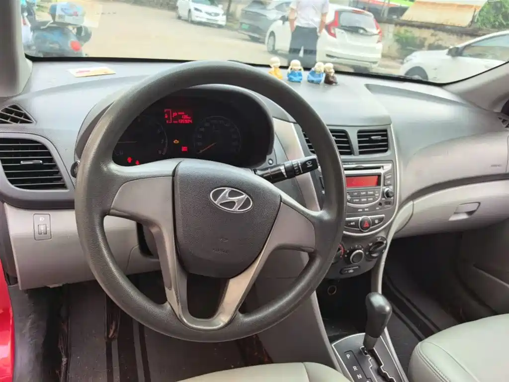 Hyundai Verna 2014 1.4L Automatic Smart GLS фото 11