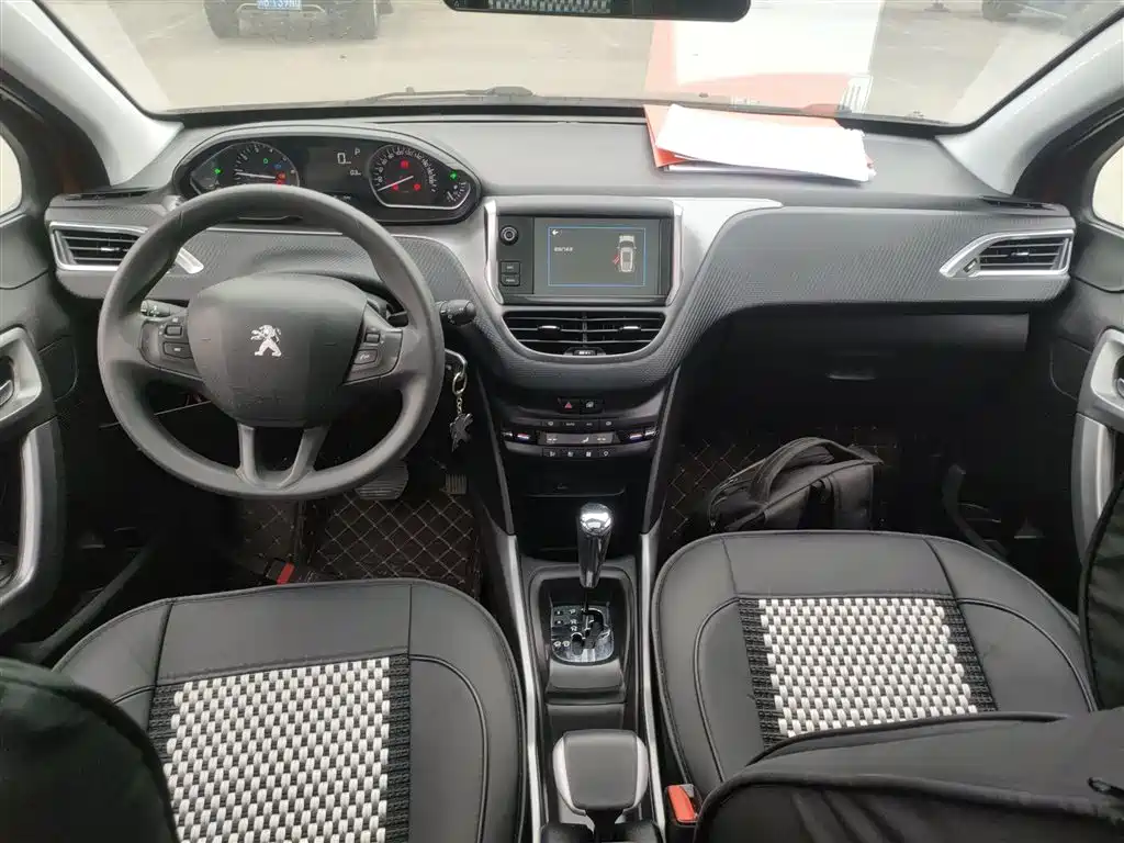 Peugeot 2008 2018 1.6L Automatic Fashion Edition фото 12