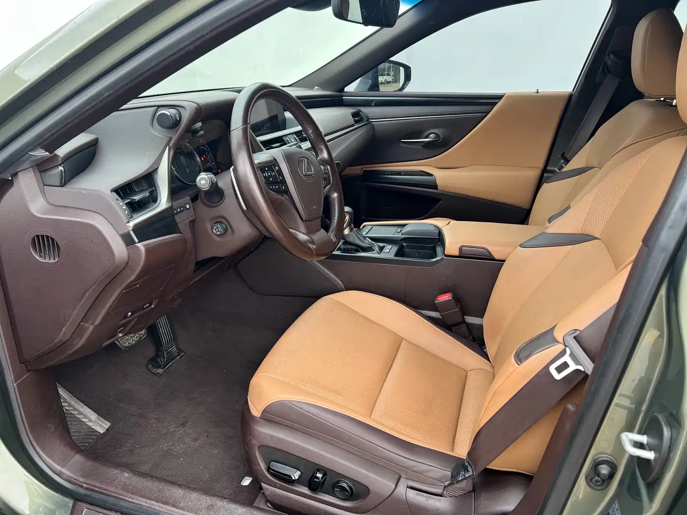 Фото 3 - Lexus ES