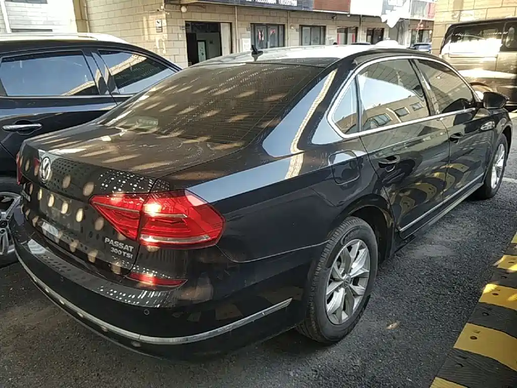 Volkswagen Passat 2015 1.8TSI DSG Elegance Edition фото 7