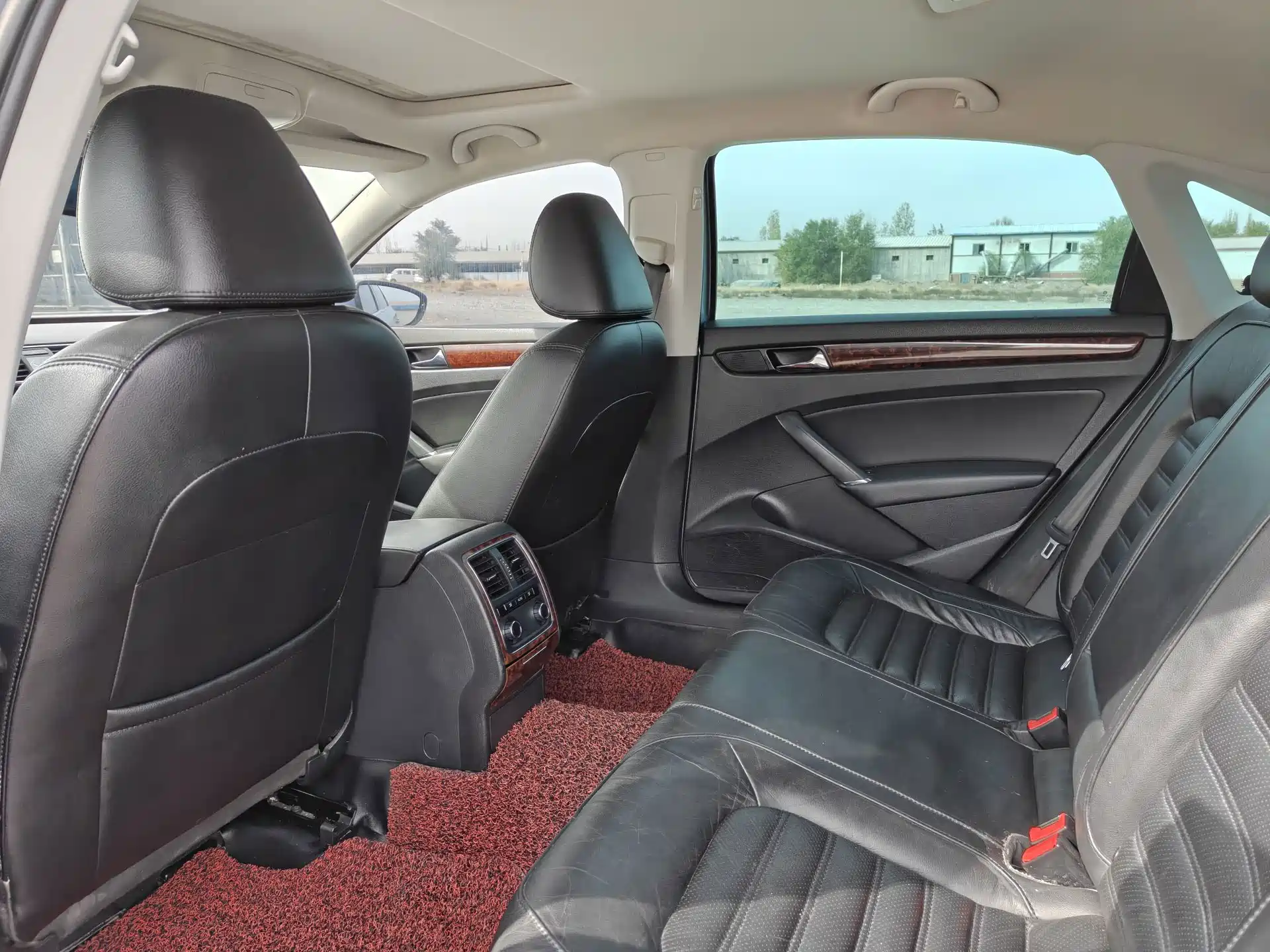 صورة 8 - Volkswagen Passat