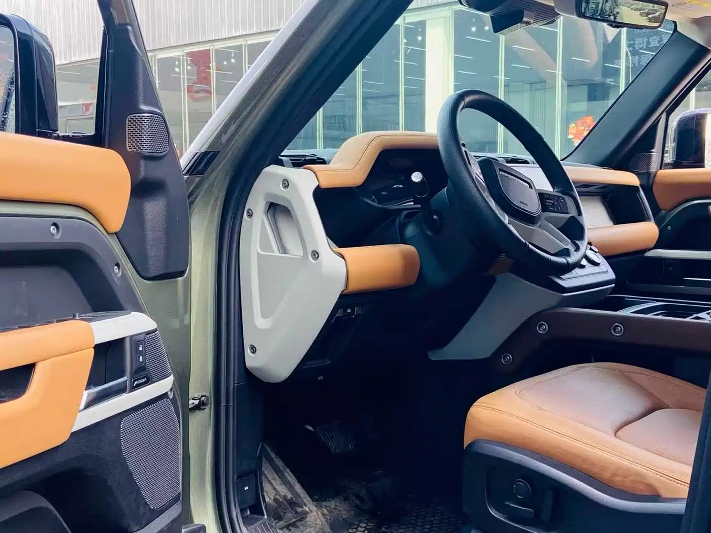 Land Rover Defender 2024 110 3.0T P400 Dark Special Edition фото 6