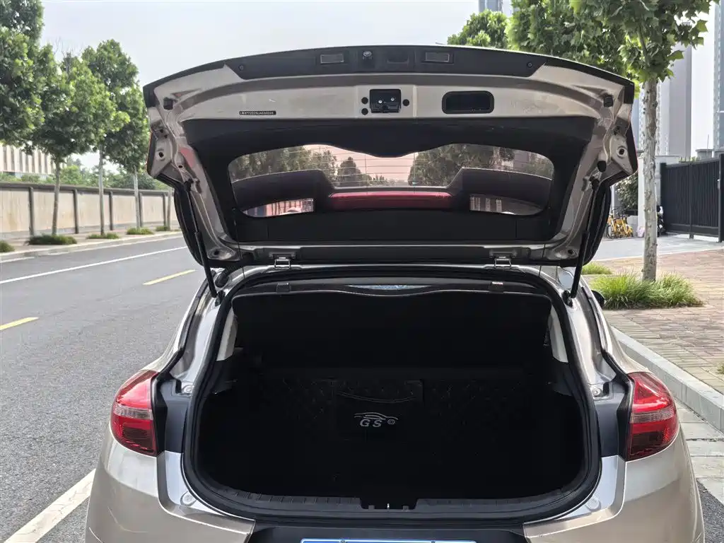 Photo 10 - Geely Emgrand GS