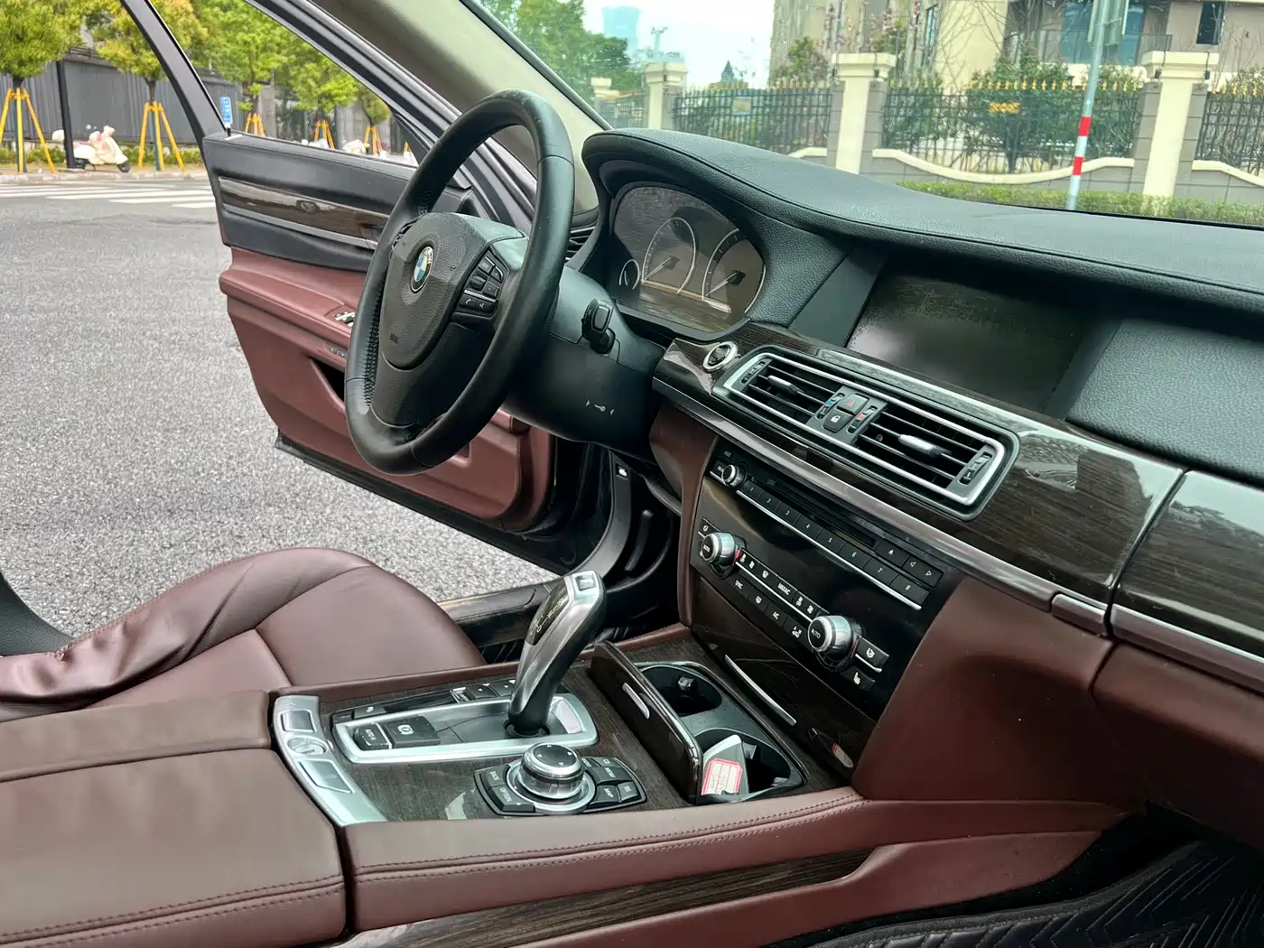 BMW 7 Series 2011 730Li Elegance фото 13
