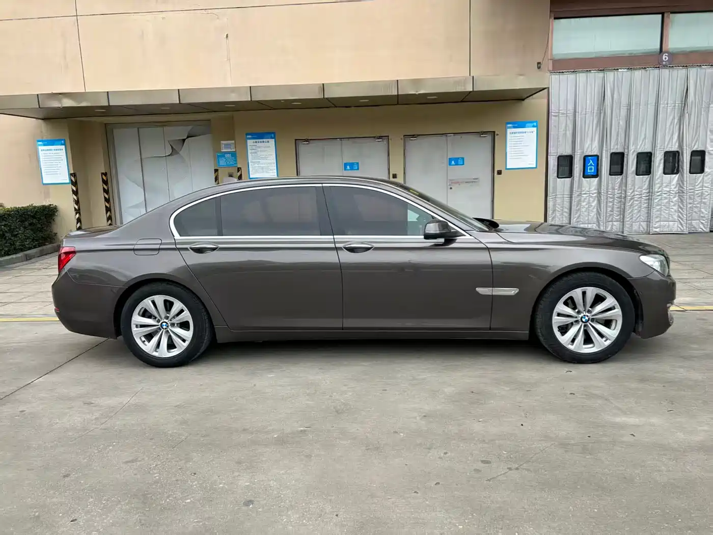 BMW 7 Series 2013 Model 730Li Luxury фото 13