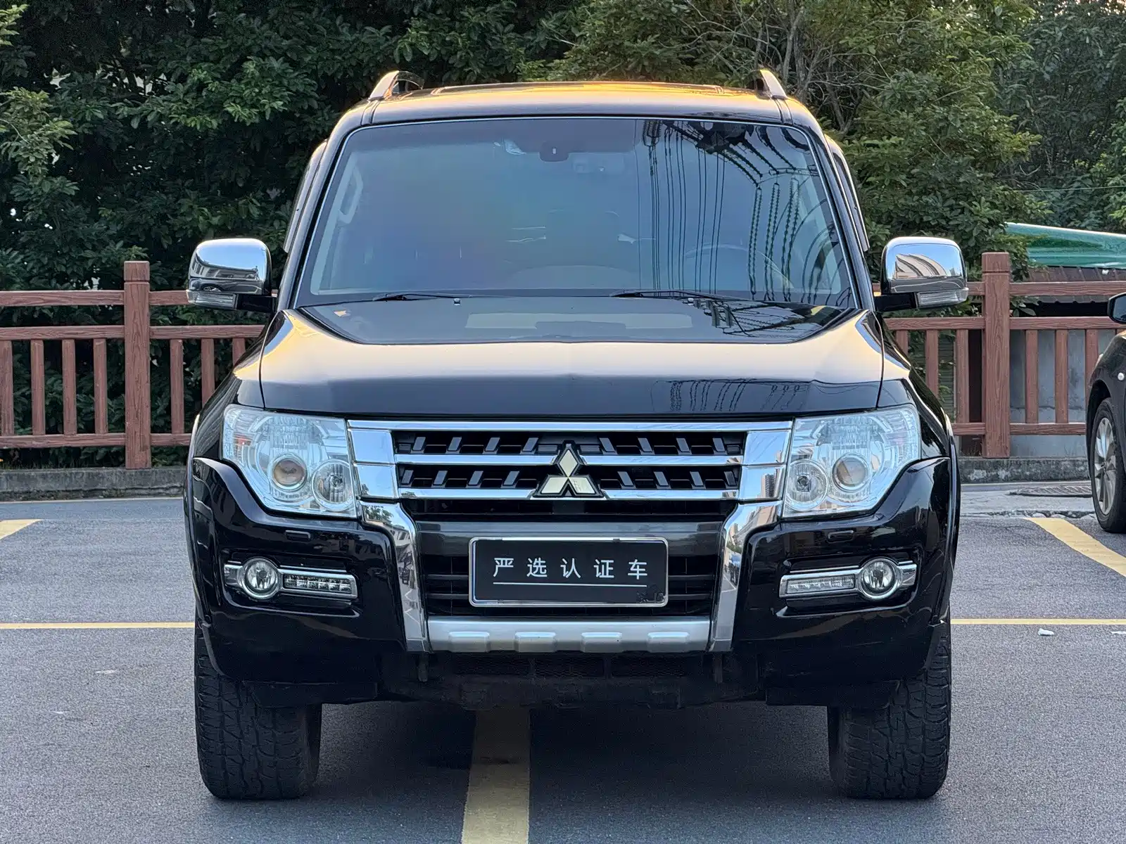 صورة 2 - Mitsubishi Pajero (Import)