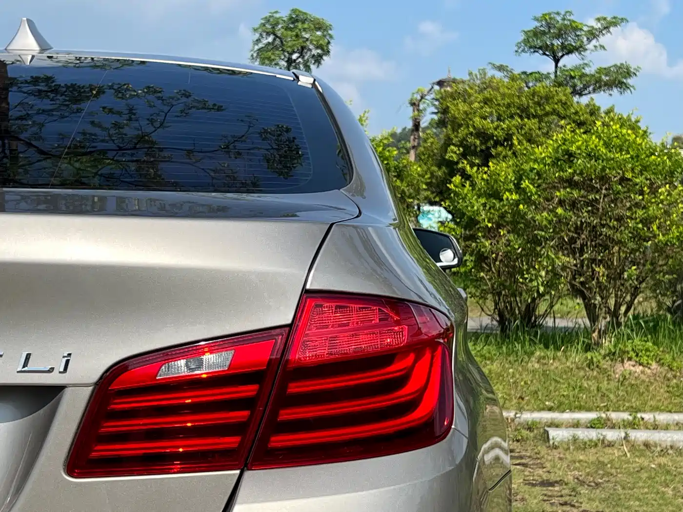 BMW 5 Series 2014 525Li Leading фото 20