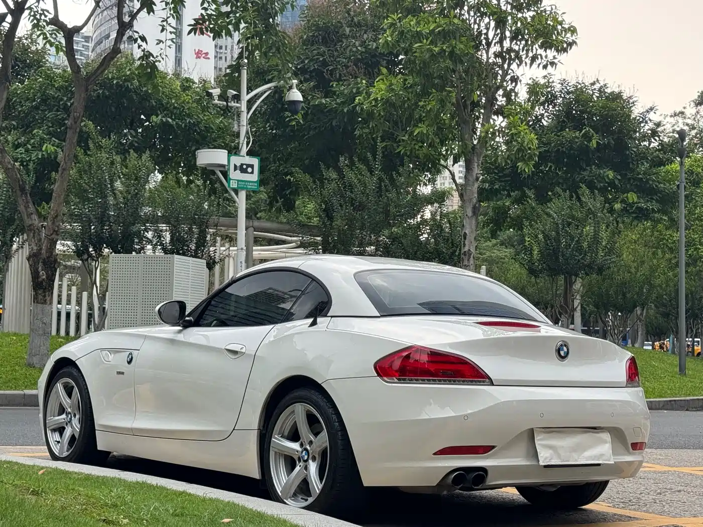 BMW Z4 2011 sDrive23i Flame Limited Edition фото 13