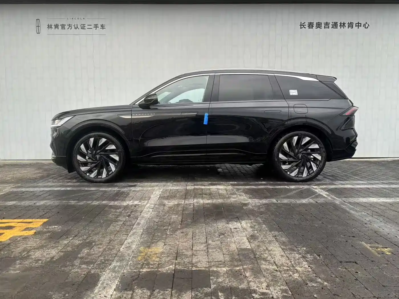 LINCOLN NAVIGATOR