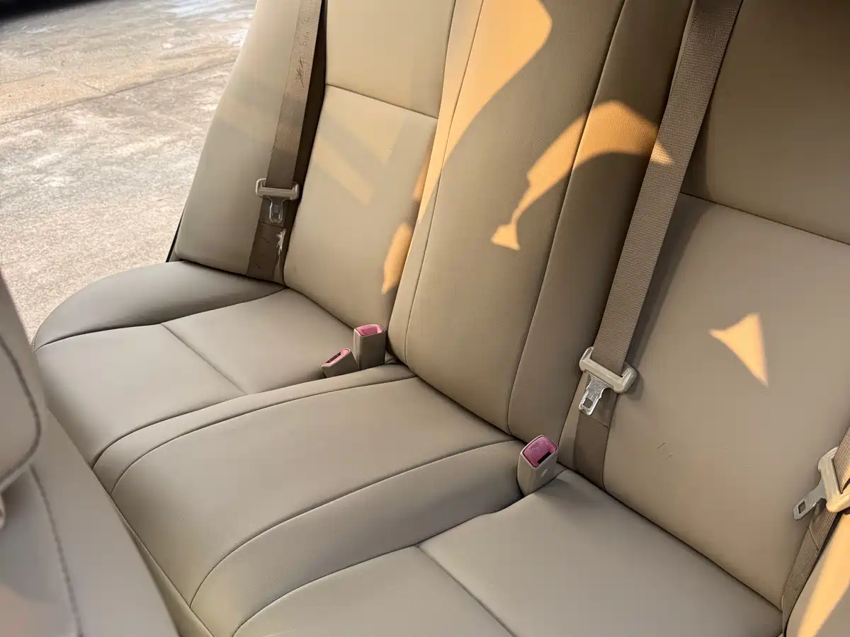 Toyota Corolla 2013 1.6L Automatic Luxury фото 14