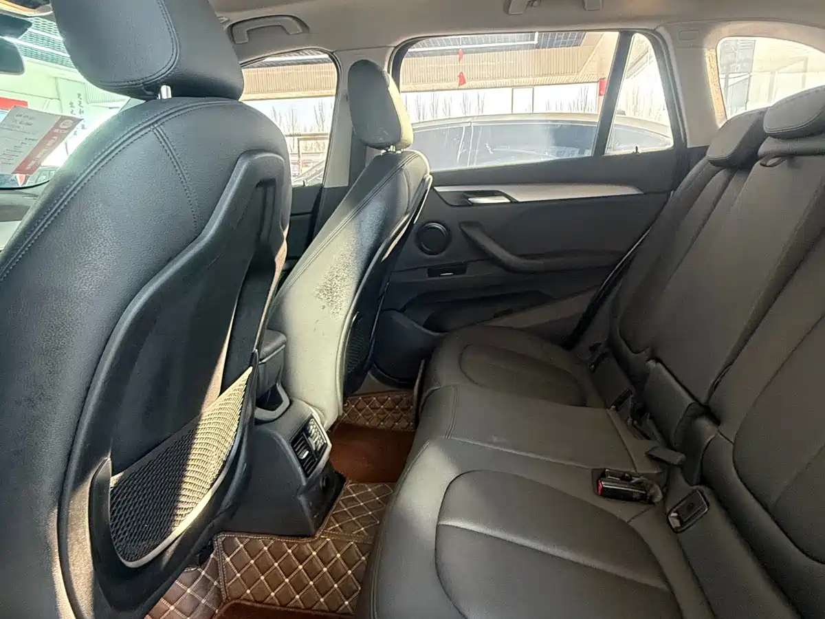 BMW X1 2016 sDrive18Li Luxury Model фото 14
