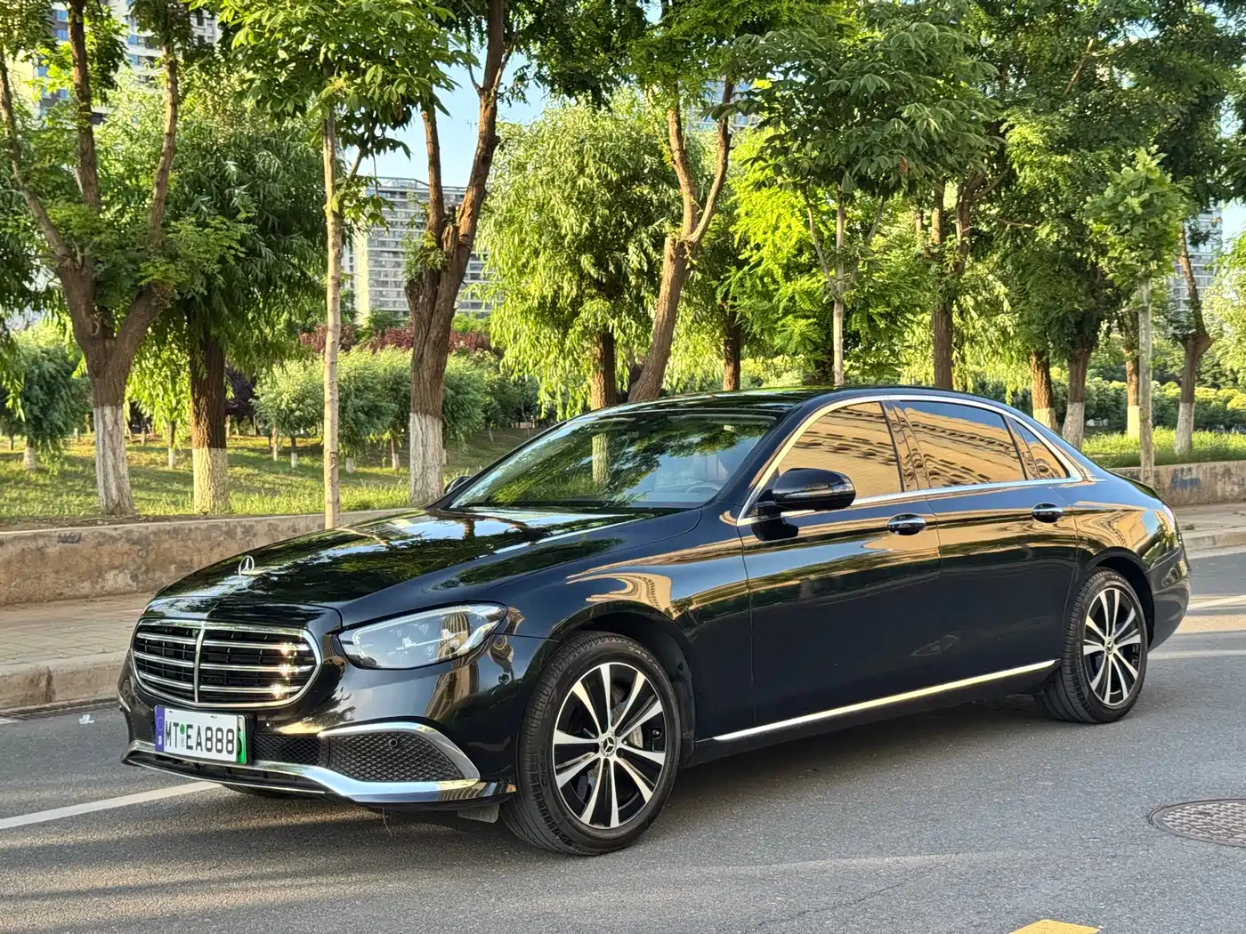 Mercedes-Benz E-Class New Energy 2022 E 350 e L Plug-in Hybrid Sedan