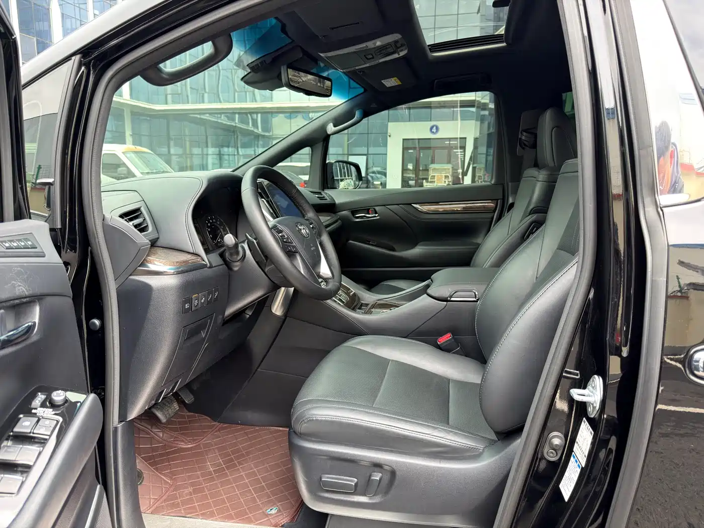 Toyota Alphard 2021 Hybrid 2.5L Premium фото 4