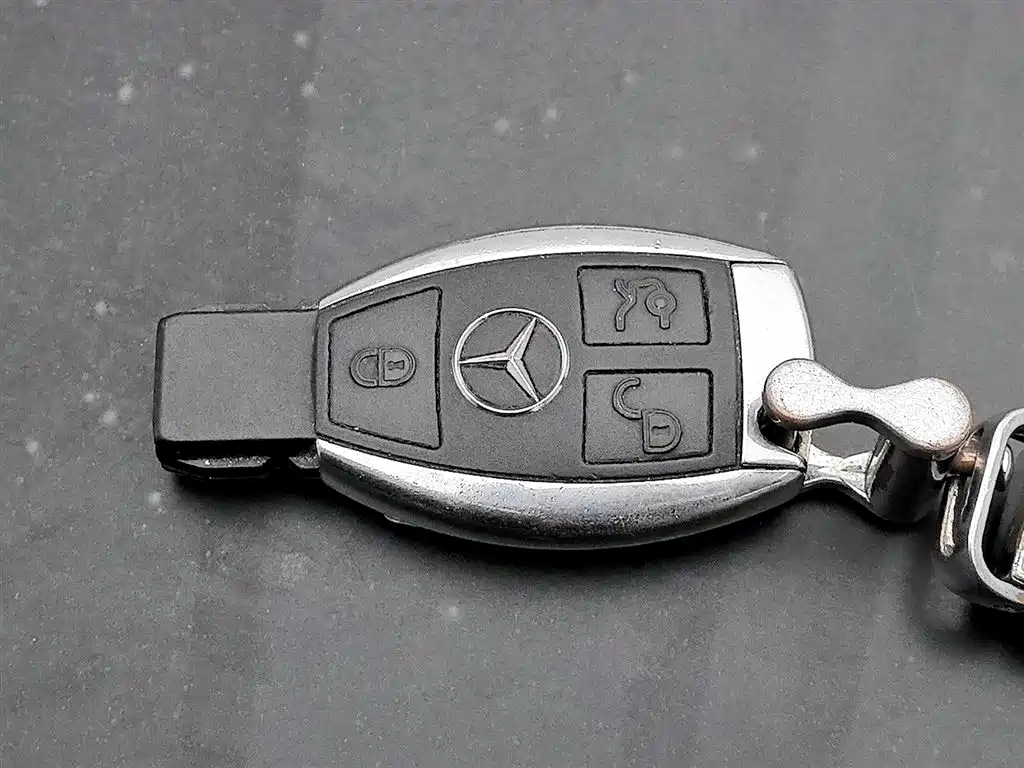 Mercedes-Benz E-Class (Import) 2010 Model E 300 Fashion Luxury Edition фото 19