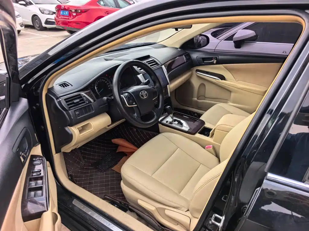 Фото 7 - Toyota Camry
