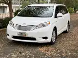 Photo 7 - Toyota Sienna