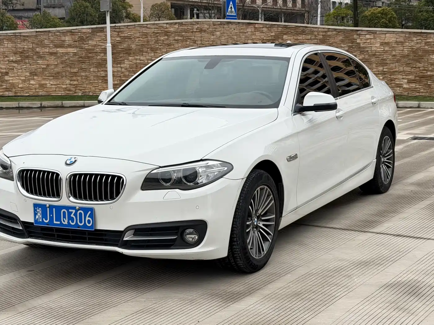 BMW 5 Series 2014 525Li Leading