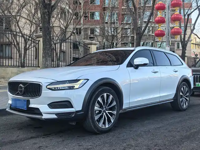 Volvo Volvo V90 2023 Cross Country B5 AWD Smart Distance Edition
