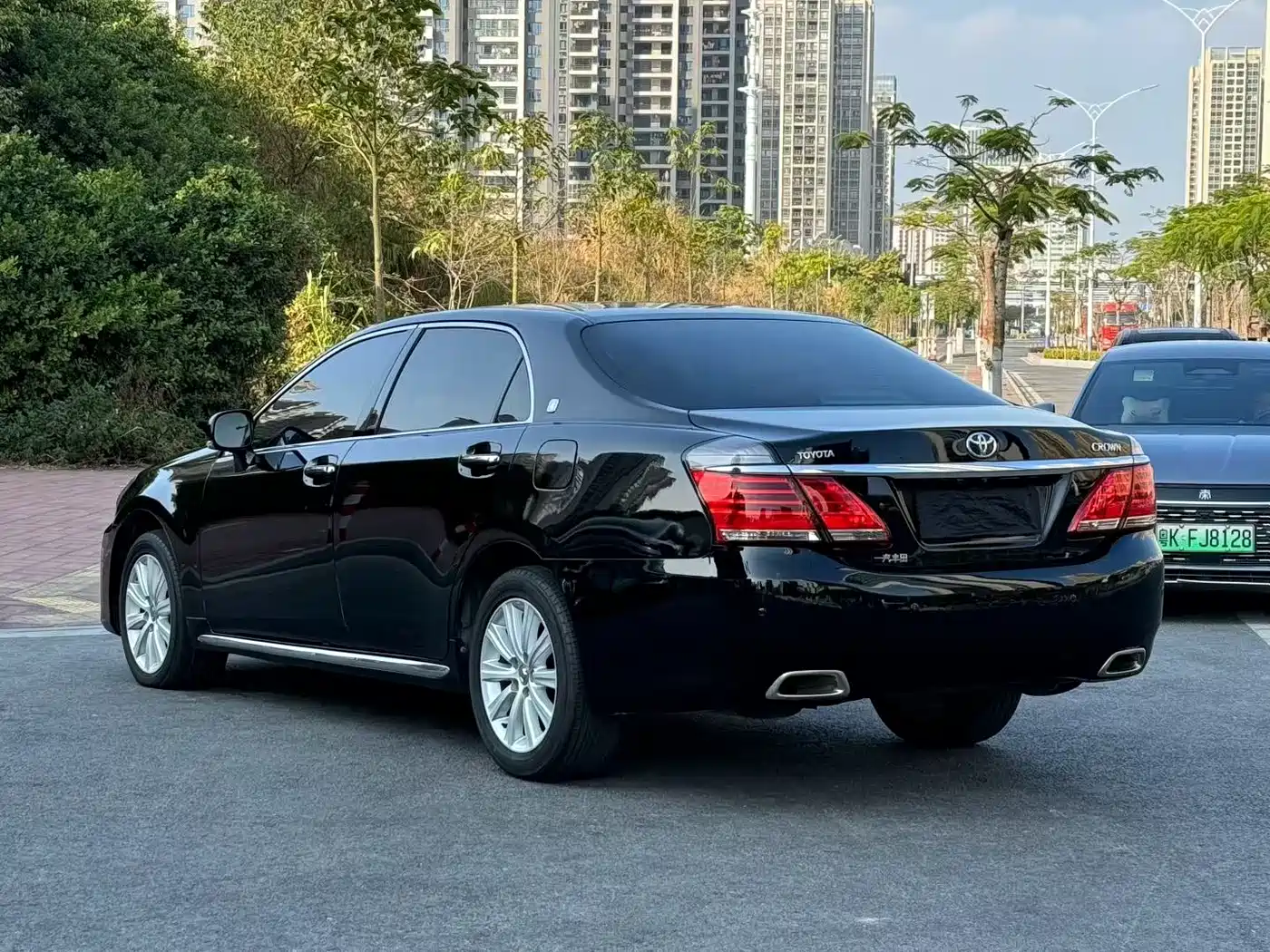 Toyota Crown 2012 2.5L Royal Leather Edition фото 9