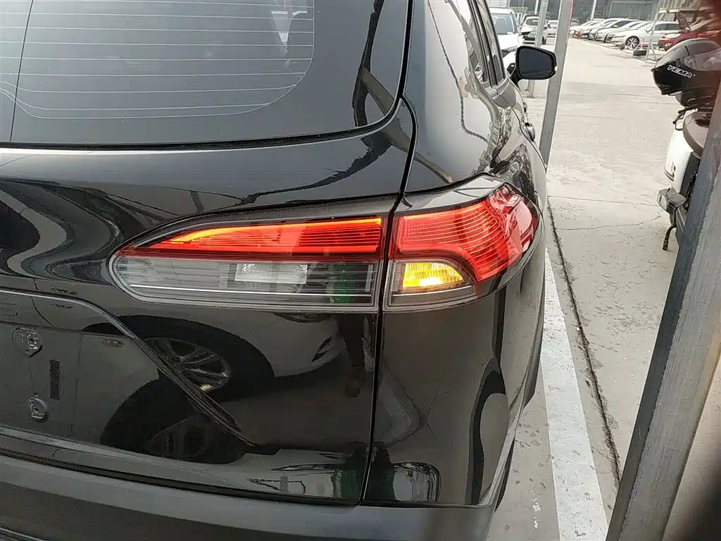 Toyota Corolla Cross 2022 2.0L Premium Edition фото 24