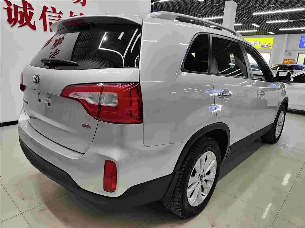 Photo 4 - Kia Sorento