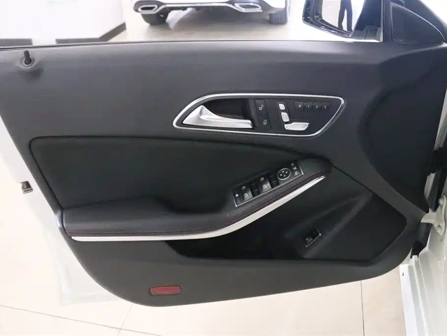 Mercedes-Benz CLA (Import) 2016 Facelift CLA 220 4MATIC фото 11