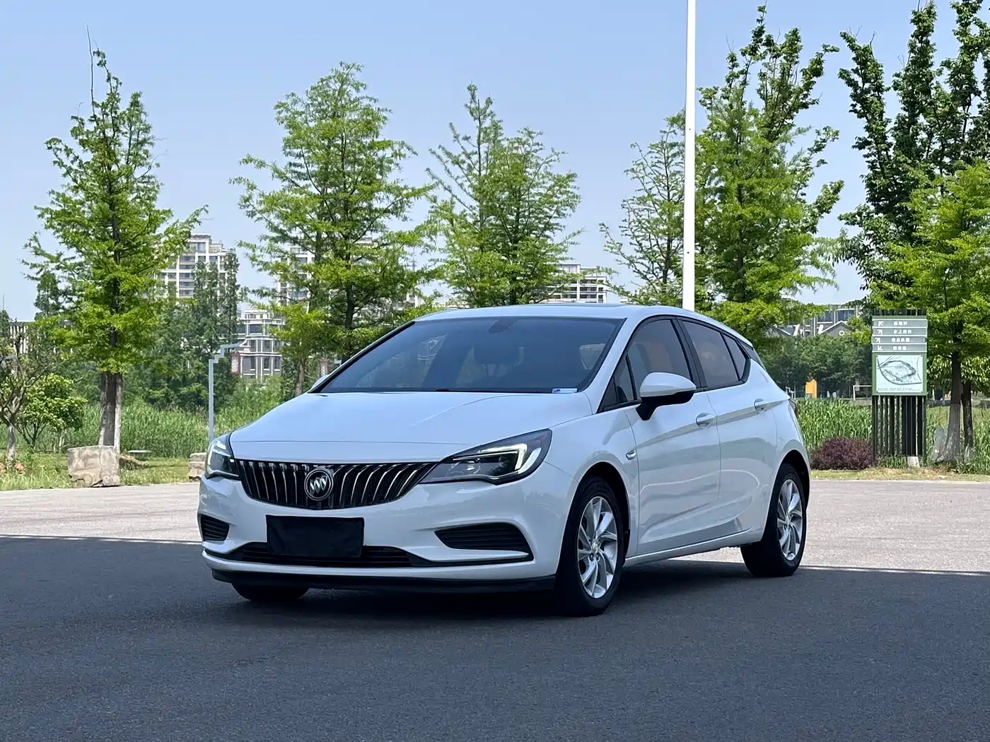 Buick Verano 2016 Hatchback 15S Automatic Leading