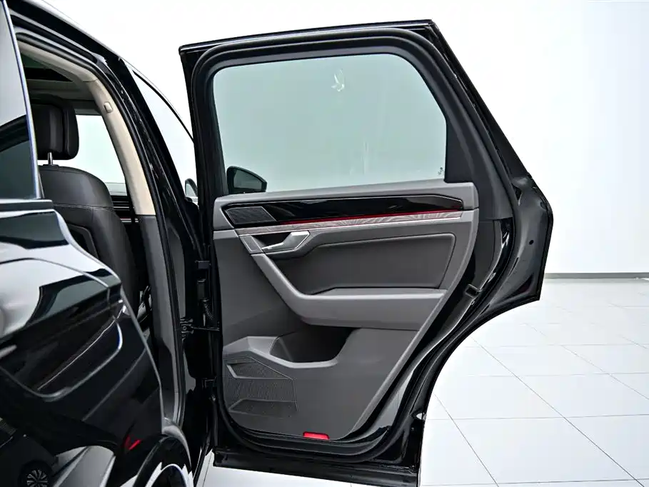 Volkswagen Touareg 2022 3.0TSI Rui Xiang Edition Gloss Black Sport Package фото 22
