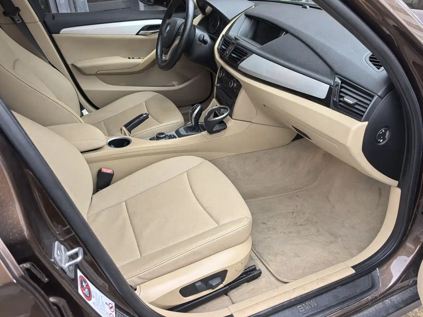 BMW X1 2014 sDrive18i Leading Edition фото 4