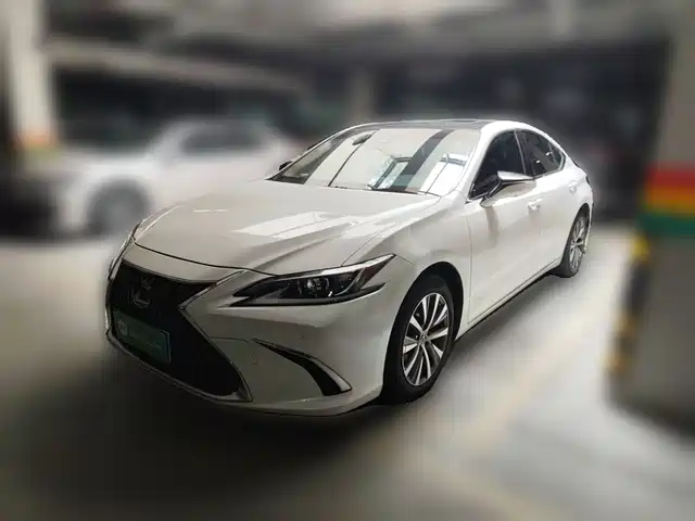 Lexus ES 2021