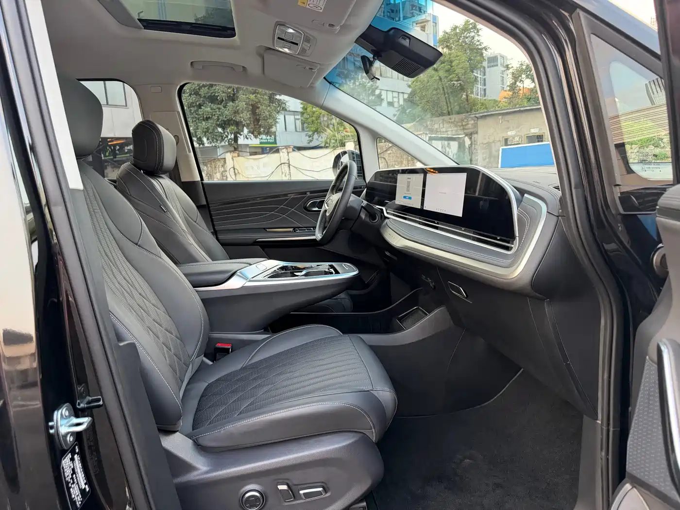 SAIC Maxus Maxus G90 2024 2.0T Galaxy 7-Seater фото 9