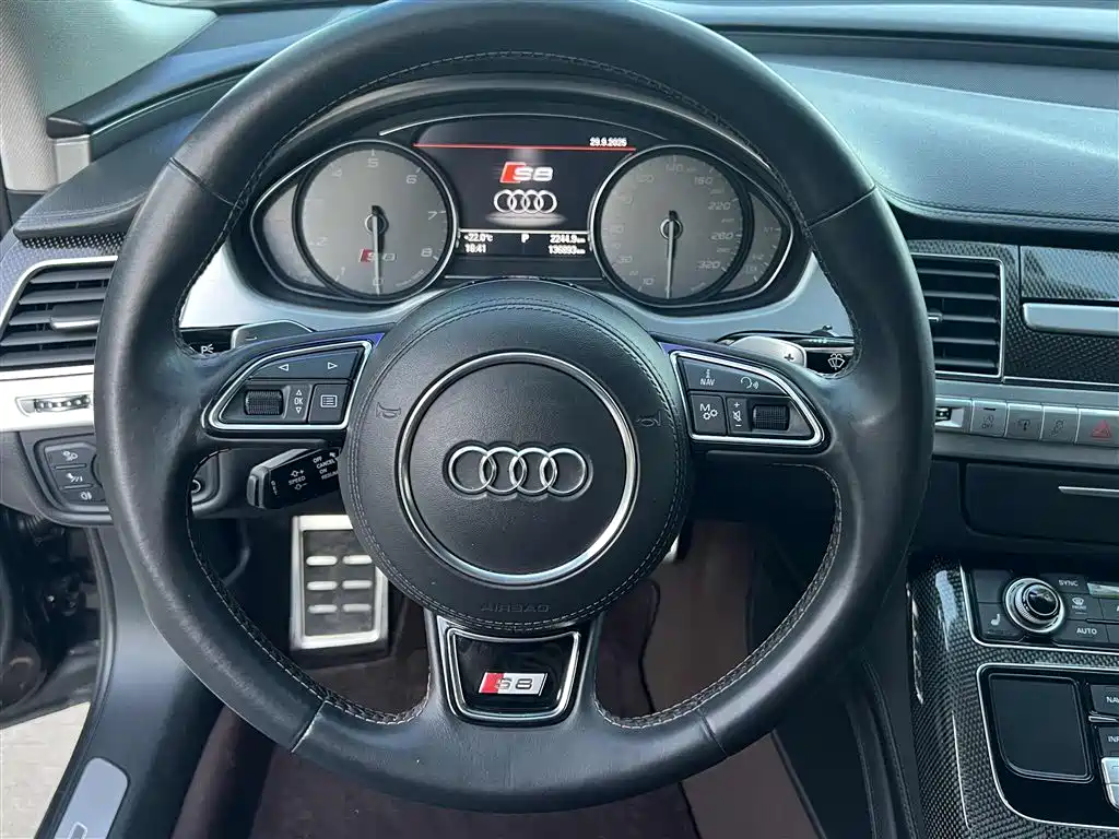 Audi S8 2013 S8 4.0TFSI quattro фото 10