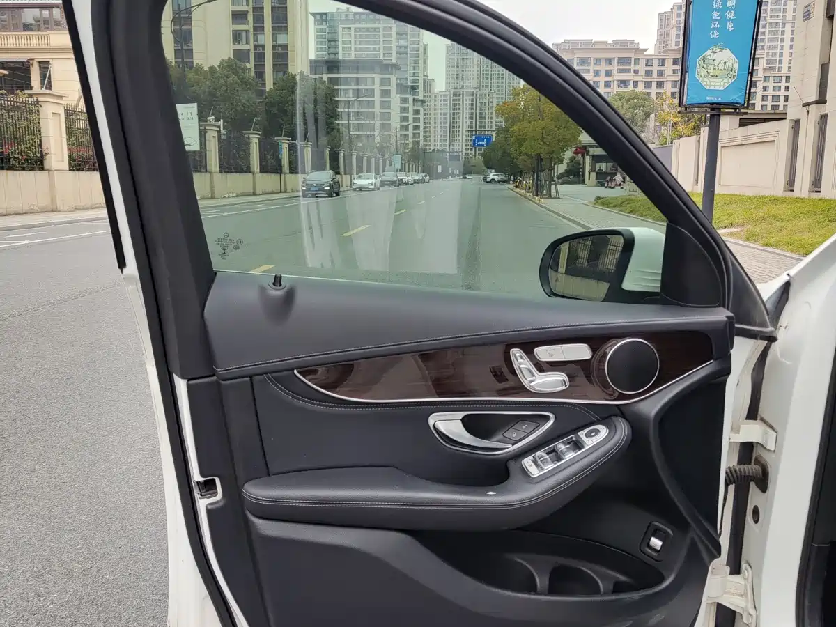 Mercedes-Benz GLC 2018 GLC 260 4MATIC Luxury фото 5