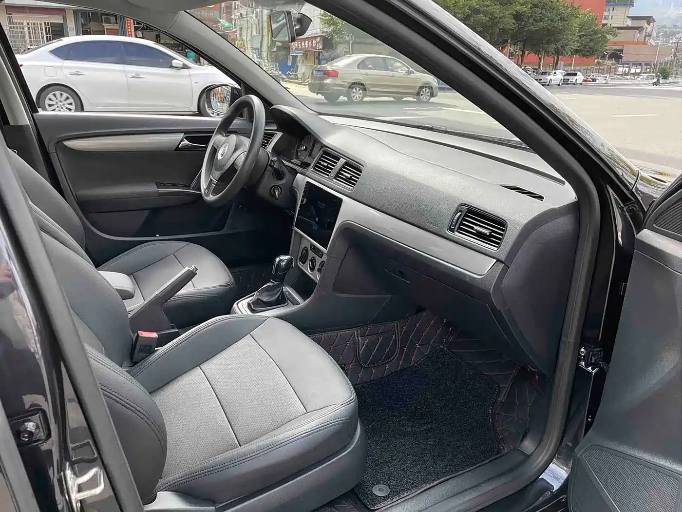 Volkswagen Lavida 2013 Facelift Classic 1.6L Automatic Trend фото 5