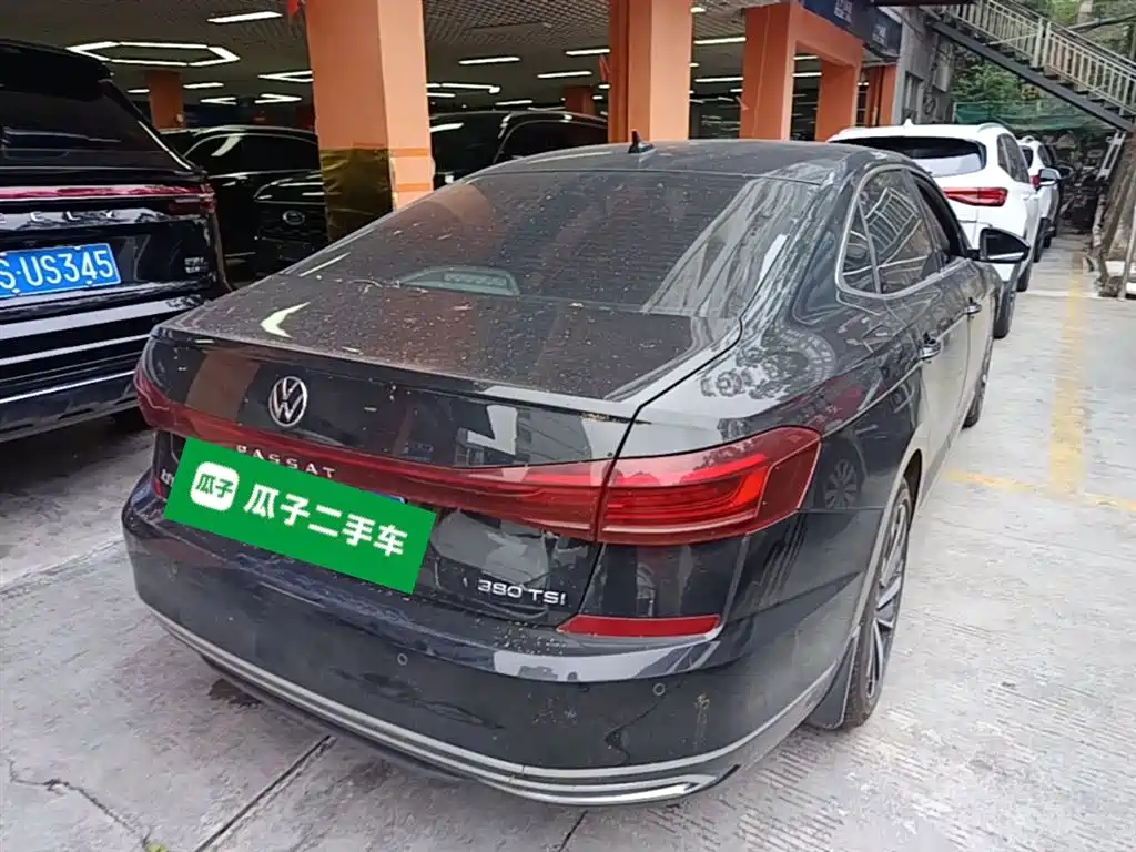 Volkswagen Passat 2024 380TSI Luxury фото 7