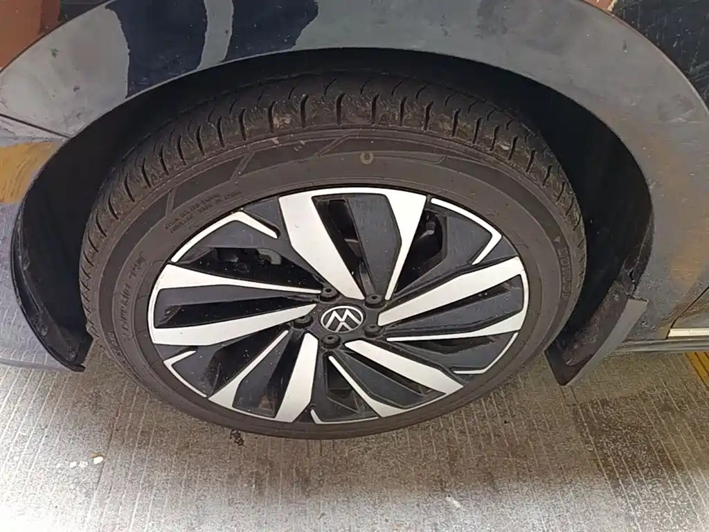 Volkswagen Passat 2024 380TSI Luxury фото 23