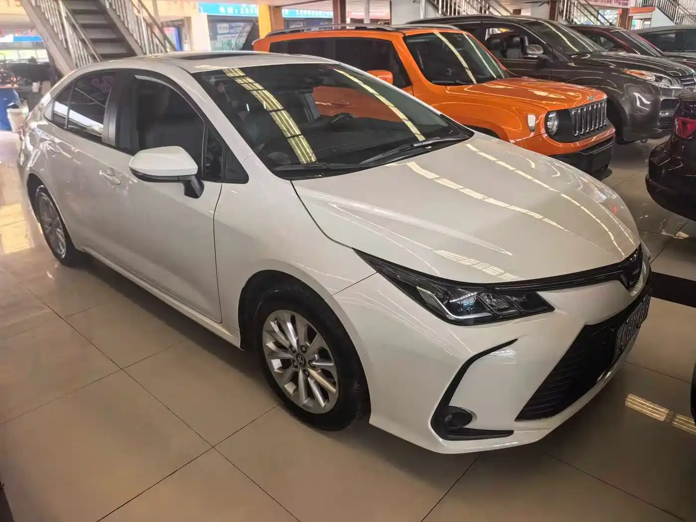 Toyota Corolla 2019 1.2T S-CVT GL-i Luxury Edition фото 3