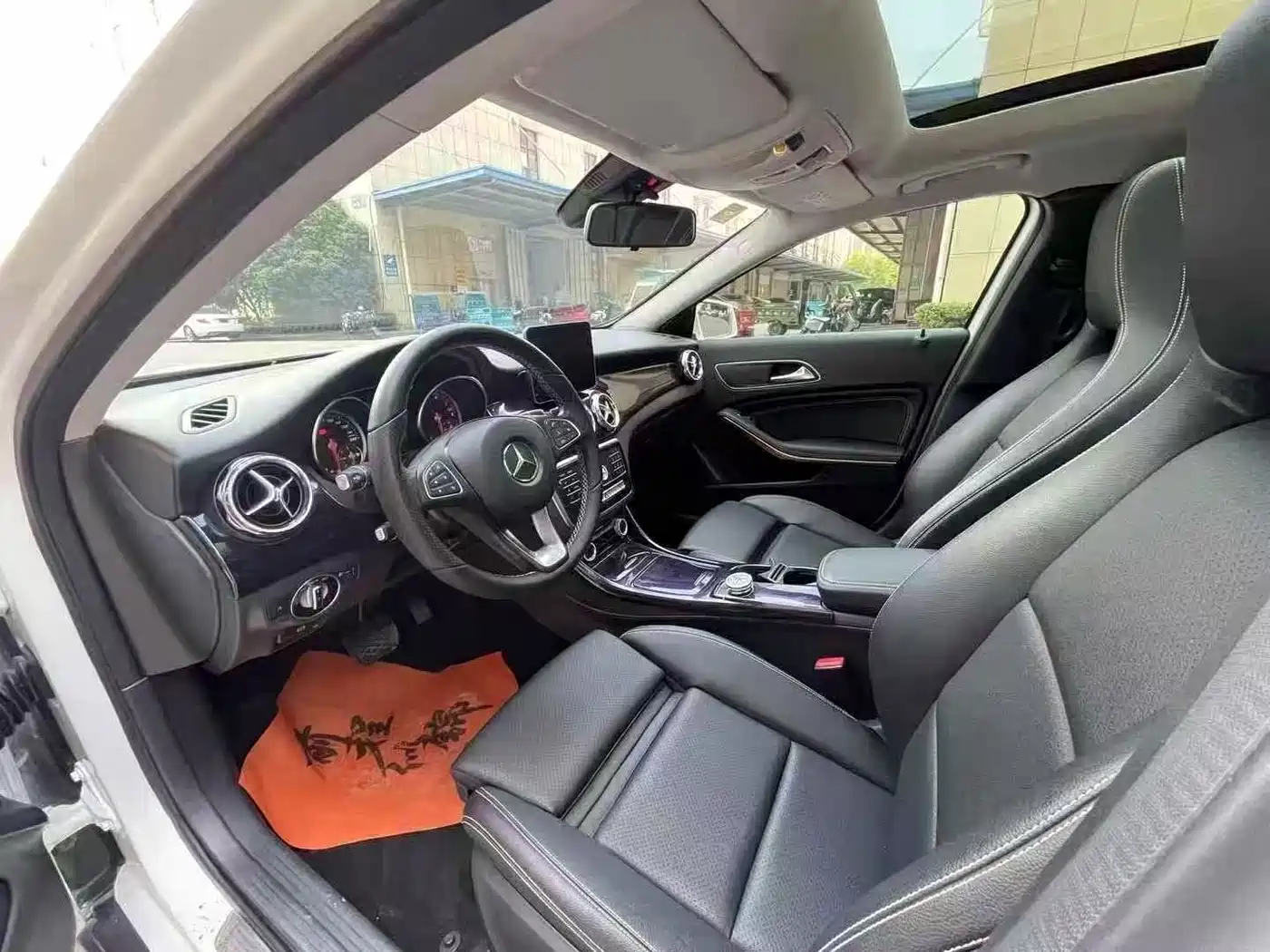Mercedes-Benz GLA 2018 GLA 200 Dynamic фото 4