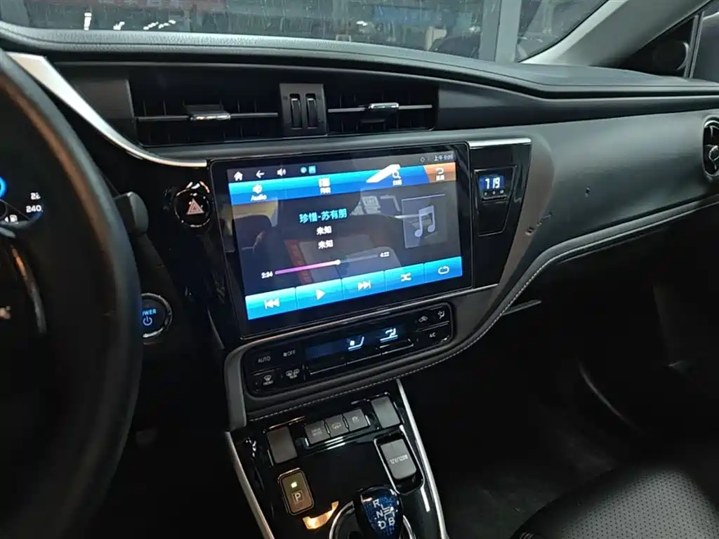Toyota Corolla Twin Engine E+ 2019 1.8L E-CVT Leading Edition фото 13