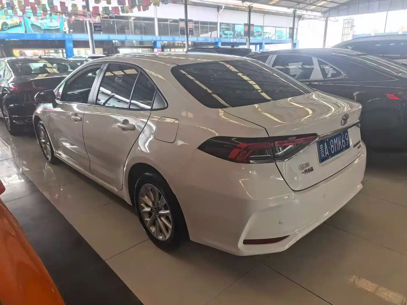 Toyota Corolla 2019 1.2T S-CVT GL-i Luxury Edition фото 6